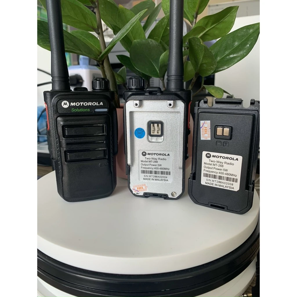 Bộ đàm Motorola MT 288 công suất 5W - Khoảng cách 3km - Pin 2000mAh