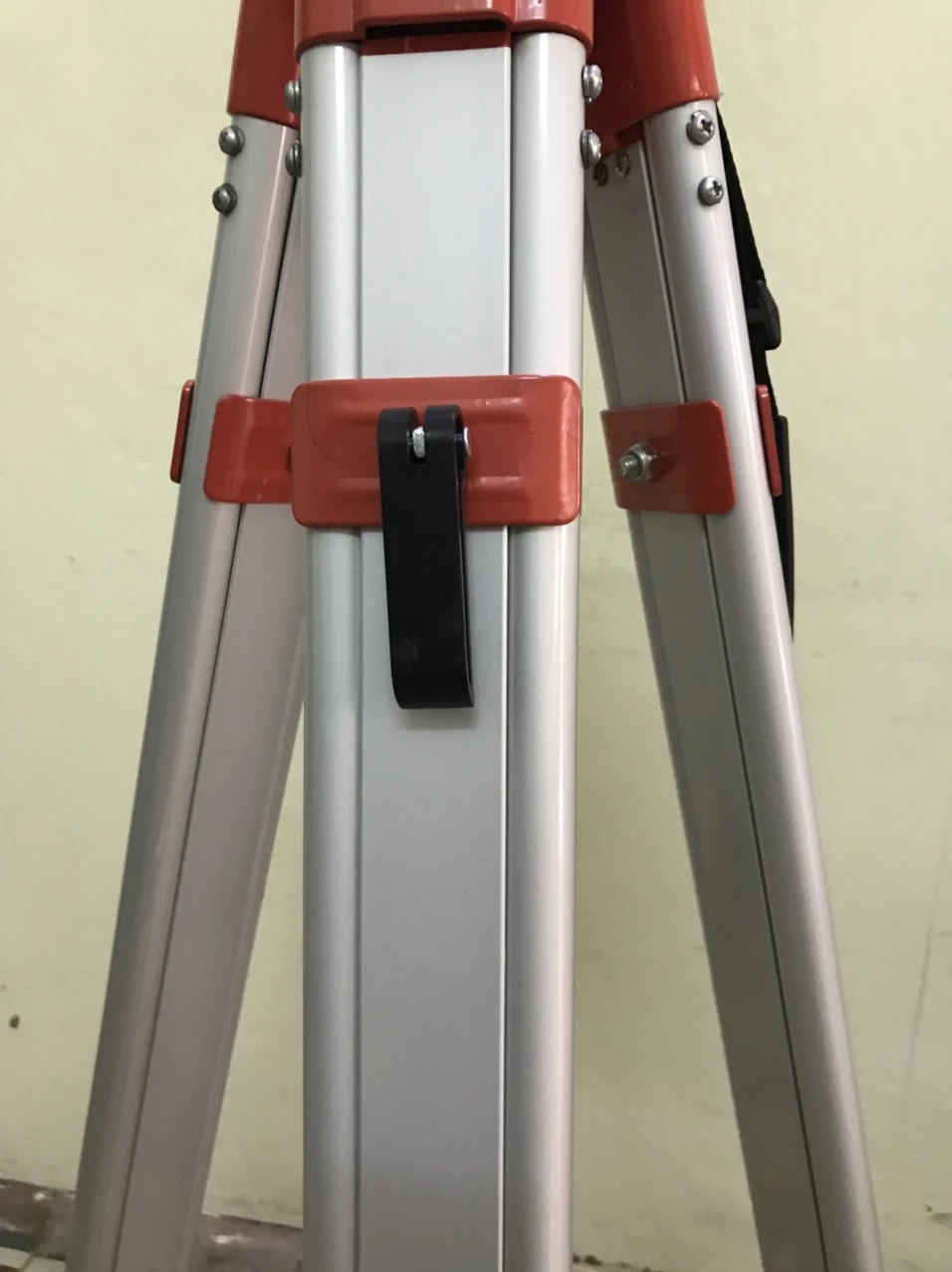 Chân máy thủy bình loại rẻ